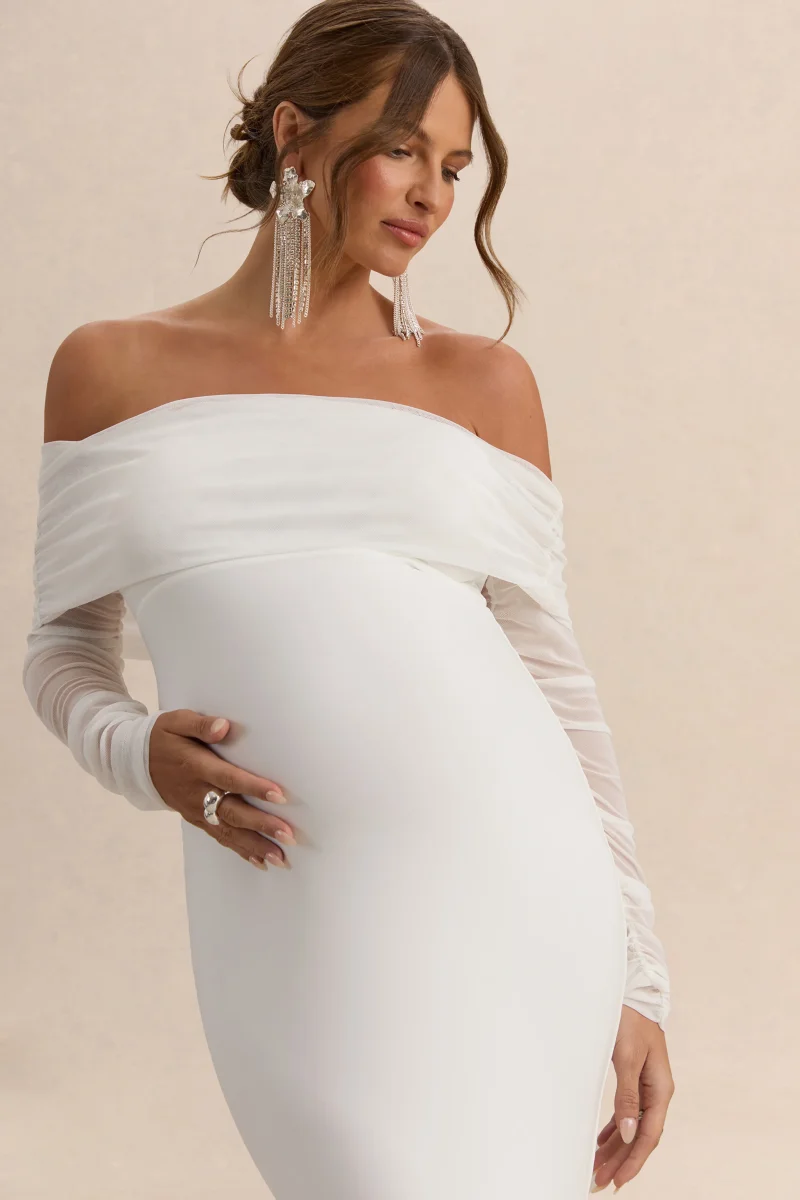 Pretty Perfect | Vestido largo Bardot de premamá blanco con fruncido y malla - Imagen 4
