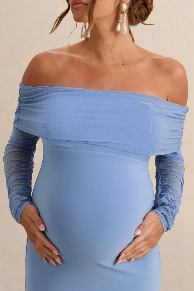 Pretty Perfect | Vestido Largo de premamá ajustado con mangas largas en color azul bebé - Imagen 7