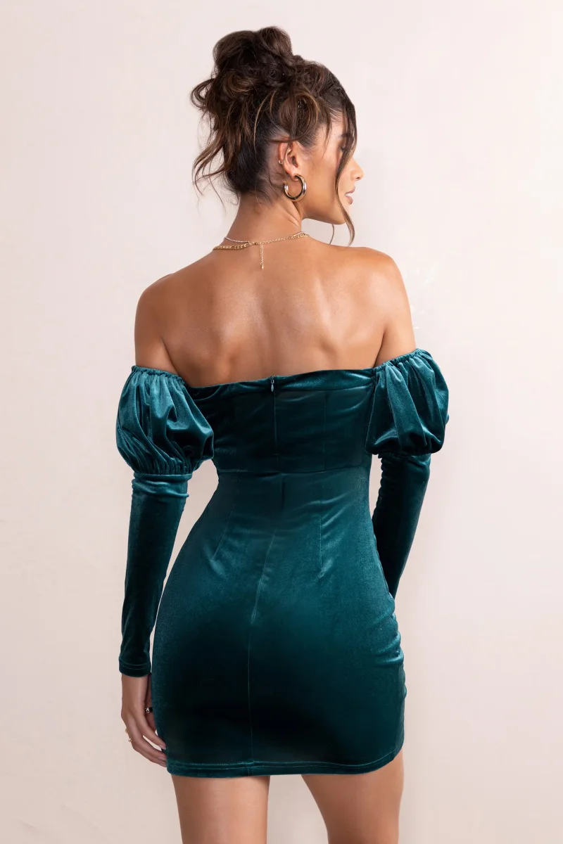 Ivy | Vestido Corto de Terciopelo Verde con aberturas y Mangas con Volantes - Imagen 3