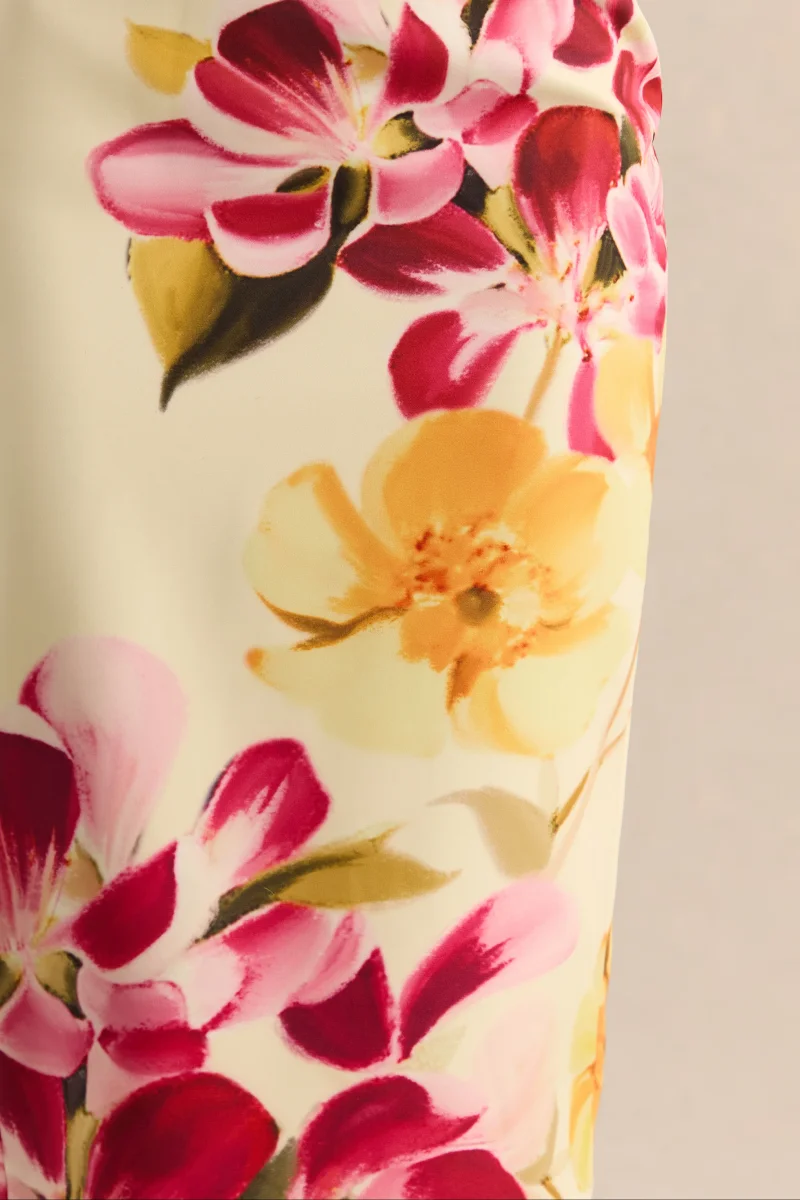 Adrina | Rosa Intenso y Limón Estampado Floral Drapeado Un Hombro Vestido Midi - Imagen 7