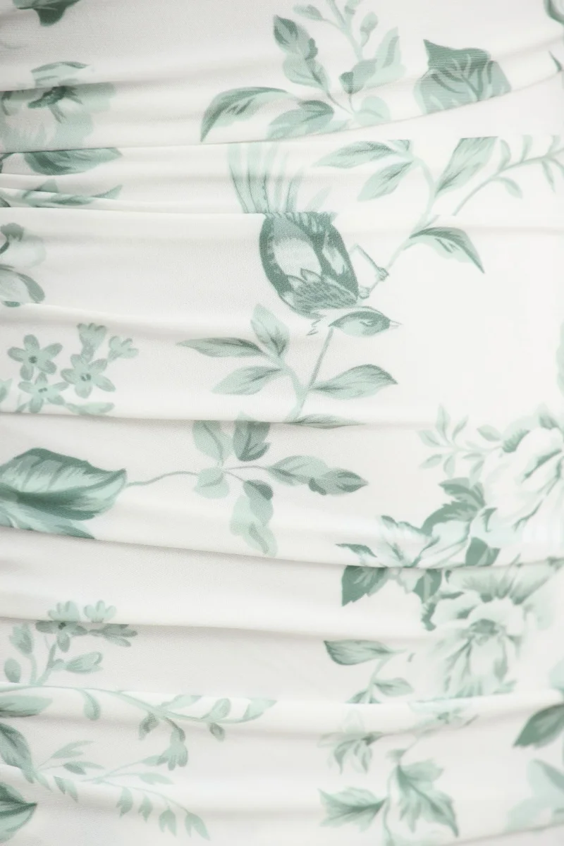 Clementina | Vestido largo verde con estampado de porcelana y manga tipo capa asimétrica - Imagen 7