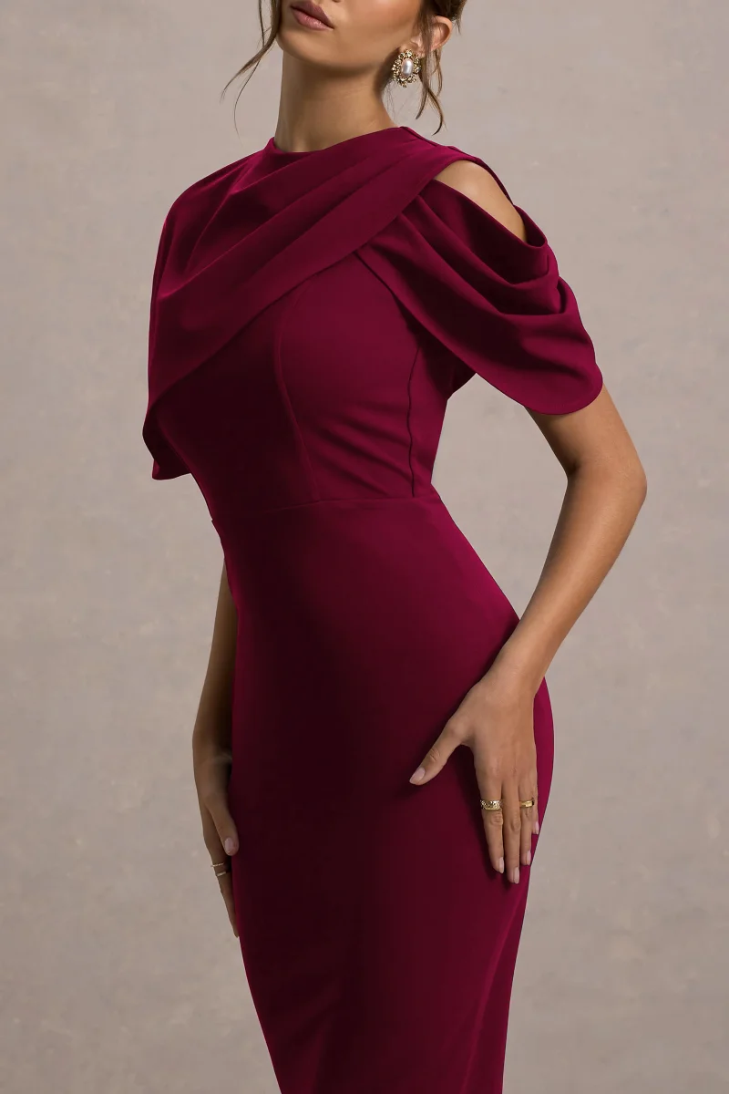 Dorothea | Vestido Midi Drapeado con Capa en color frambuesa - Imagen 4