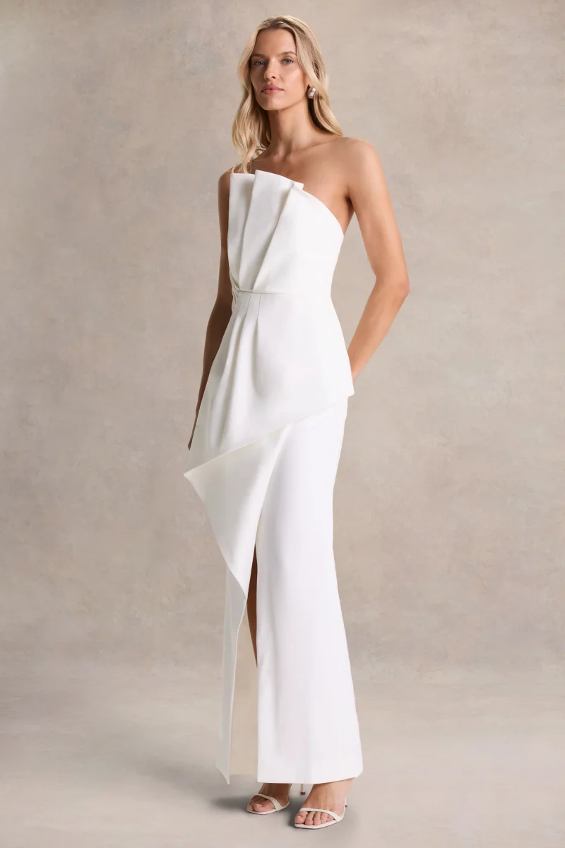 Dreamy Whispers | Vestido largo Sin Mangas con Volantes y Abertura en Crema - Imagen 5