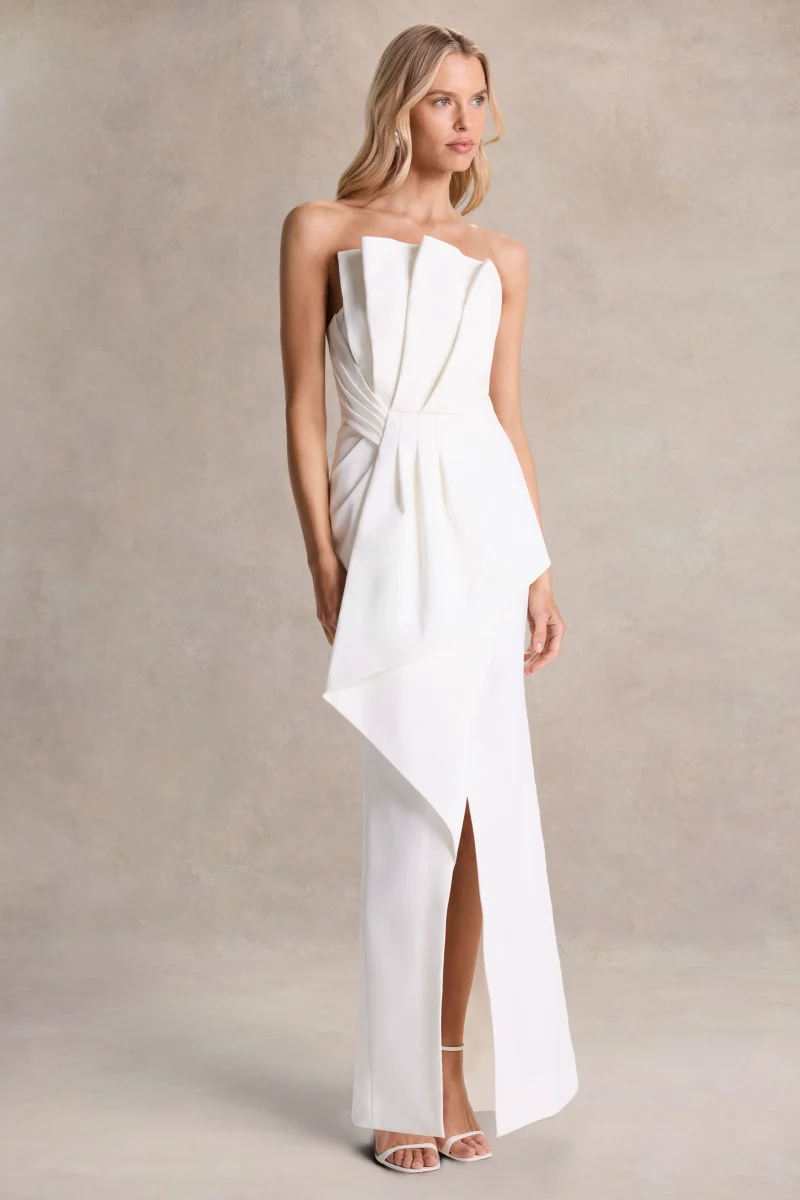 Dreamy Whispers | Vestido largo Sin Mangas con Volantes y Abertura en Crema - Imagen 6