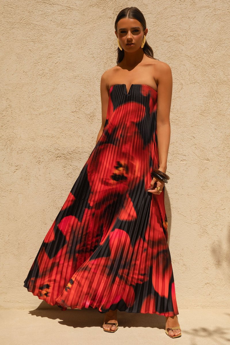 Bergamot | Vestido largo plisado con escote en v y detalle floral negro y rojo - Imagen 5