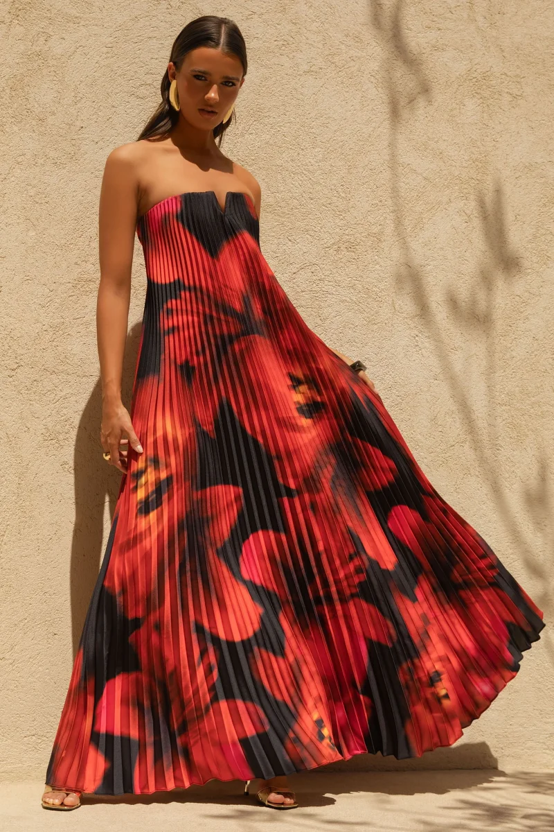 Bergamot | Vestido largo plisado con escote en v y detalle floral negro y rojo - Imagen 6