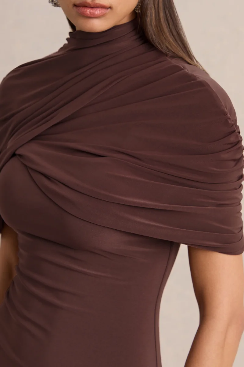 Perdi | Vestido Corto Bodycon Marrón Con Capa Retorcida - Imagen 7