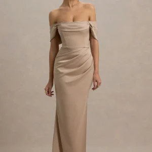 Annie | Vestido largo satinado en Champán con Escote Bardot y detalles fruncidos