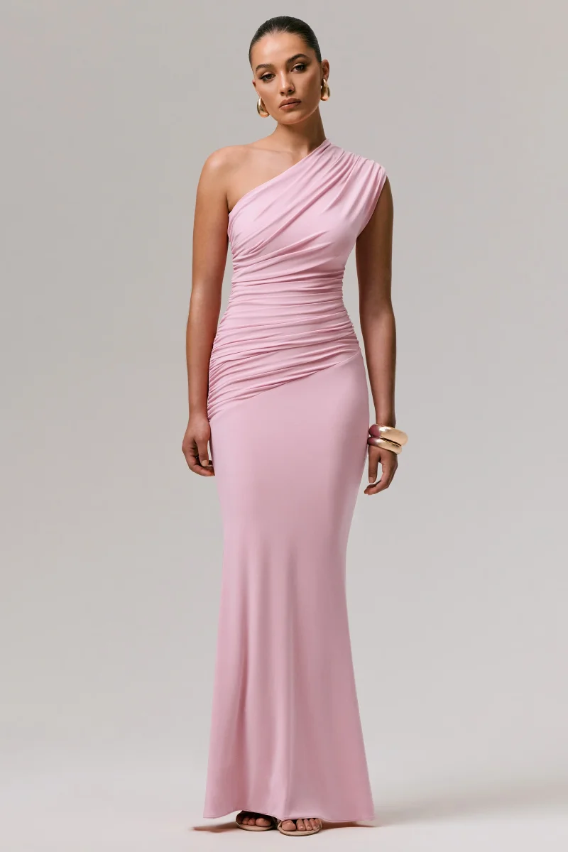 Mardi | Vestido Largo Rosa con Escote Asimétrico y Fruncidos