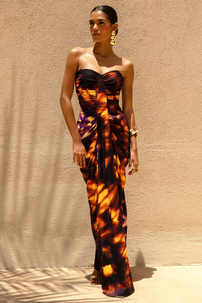 Nyra | Vestido largo con Estampado Ahumado, Escote Corazón y Detalle Fruncido - Imagen 5