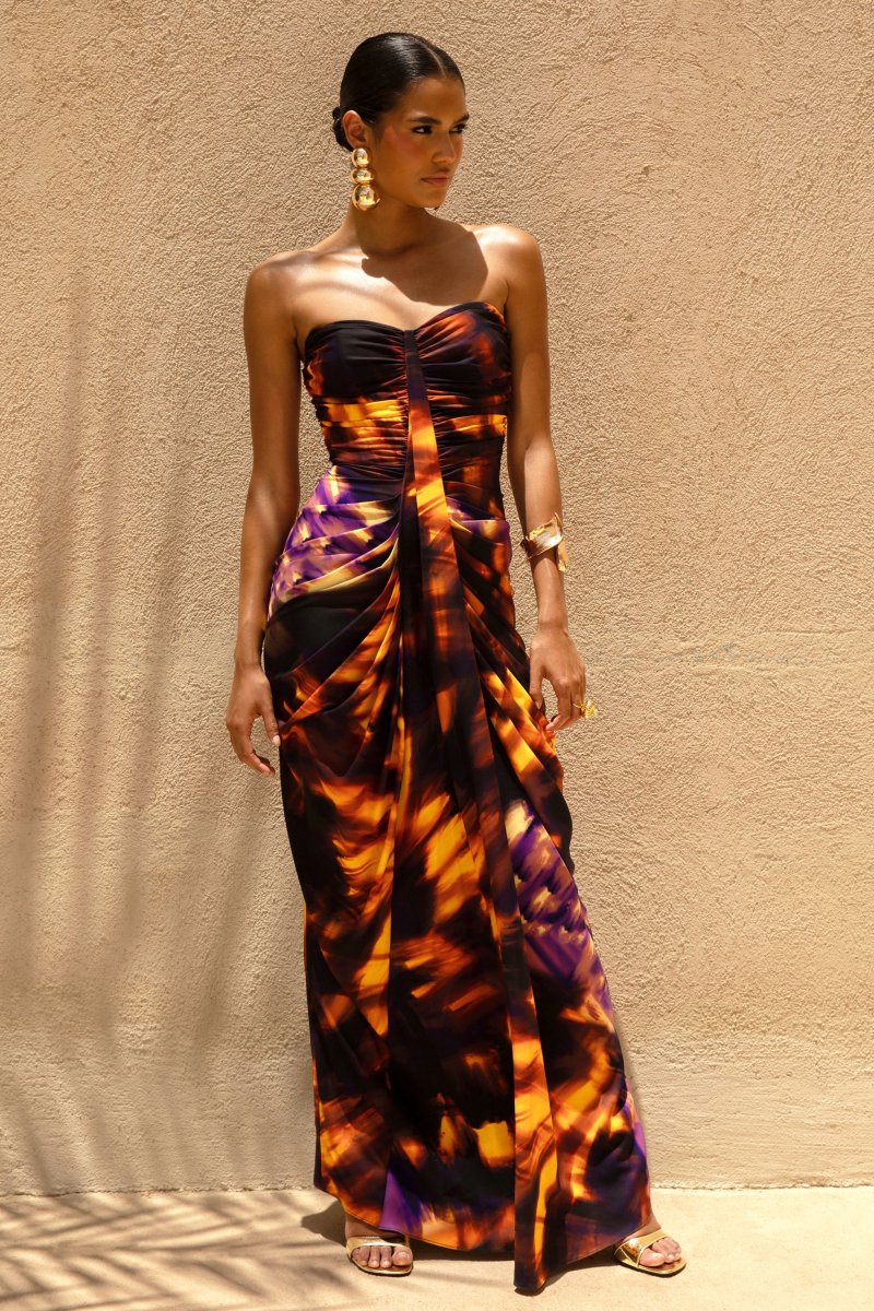 Nyra | Vestido largo con Estampado Ahumado, Escote Corazón y Detalle Fruncido - Imagen 6