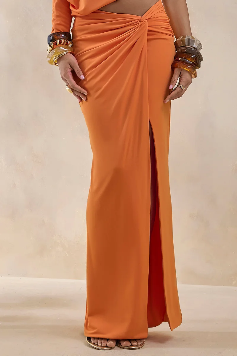 Marlena | Falda naranja con detalle de cintura retorcida y abertura - Imagen 4