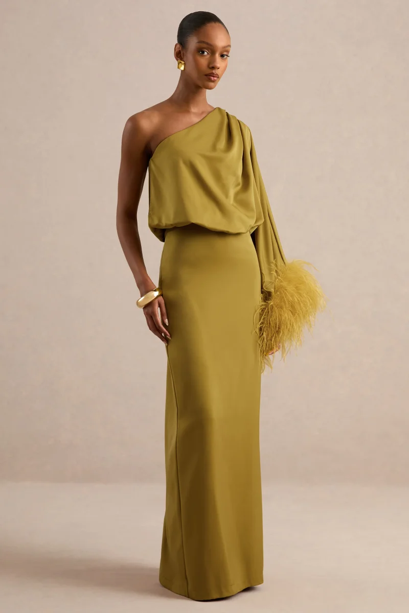Felicity | Vestido Maxi Verde Oliva De Satén Con Escote Asimétrico Y Detalle De Plumas