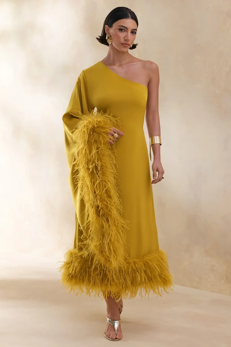 Destiny | Vestido Midi amarillo de satén con escote asimétrico y detalles de plum - Imagen 5