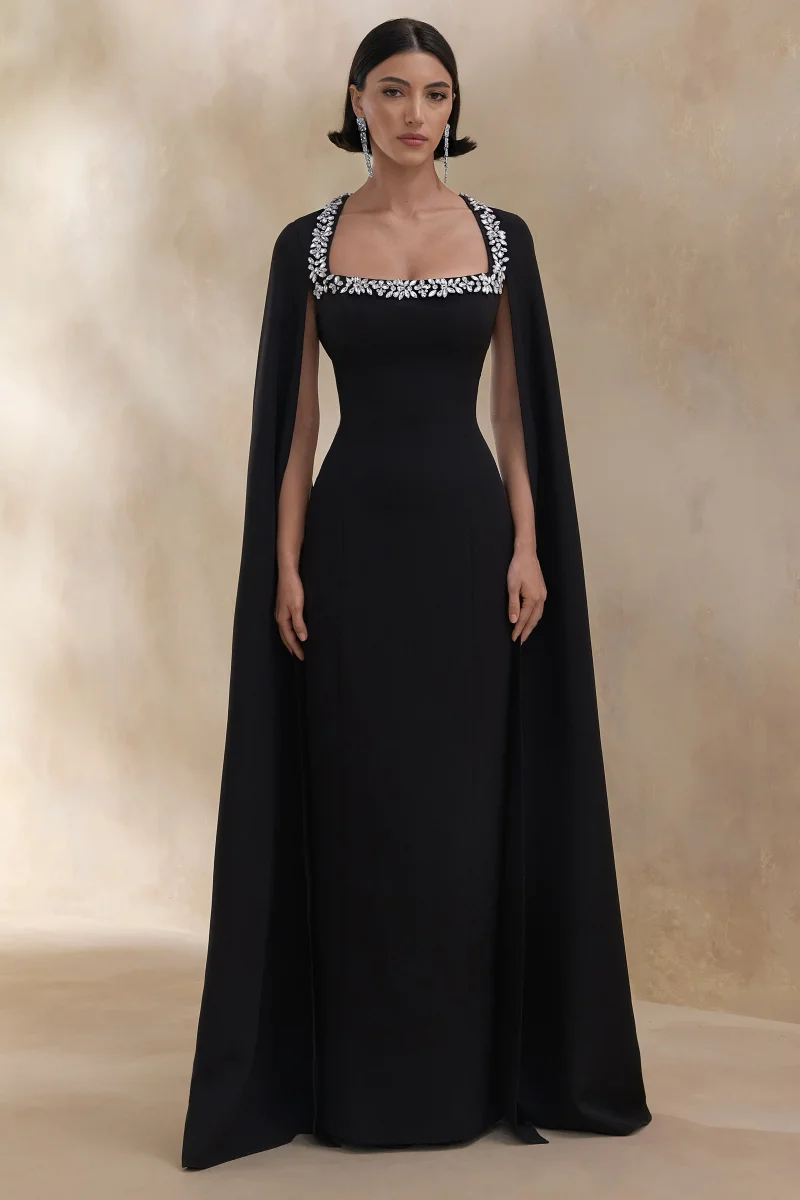 Glossy | Vestido Largo Negro con Escote Cuadrado Adornado y Mangas Capa - Imagen 6