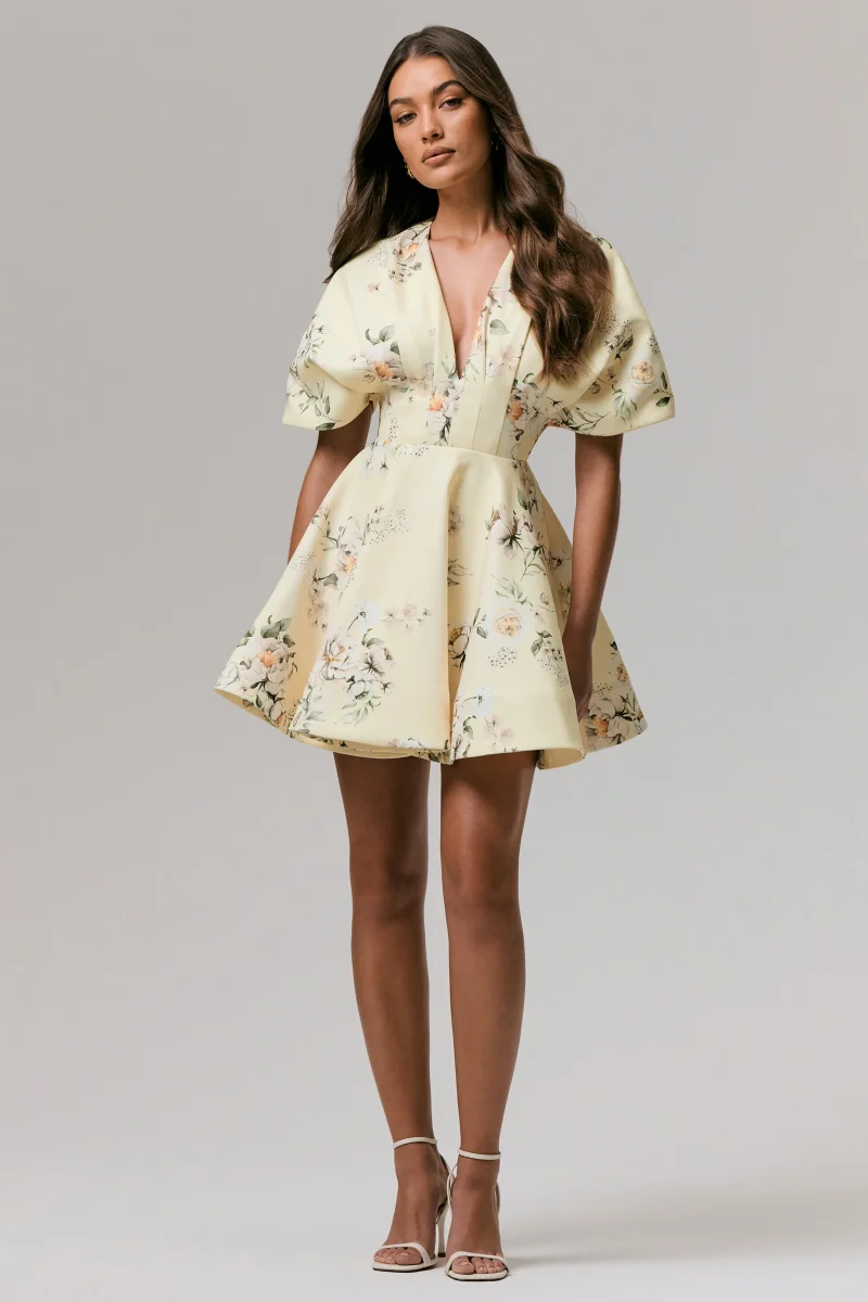 Delight | Vestido corto con volantes, escote pronunciado y estampado de limón - Imagen 3