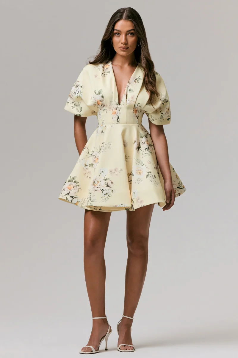 Delight | Vestido corto con volantes, escote pronunciado y estampado de limón - Imagen 5