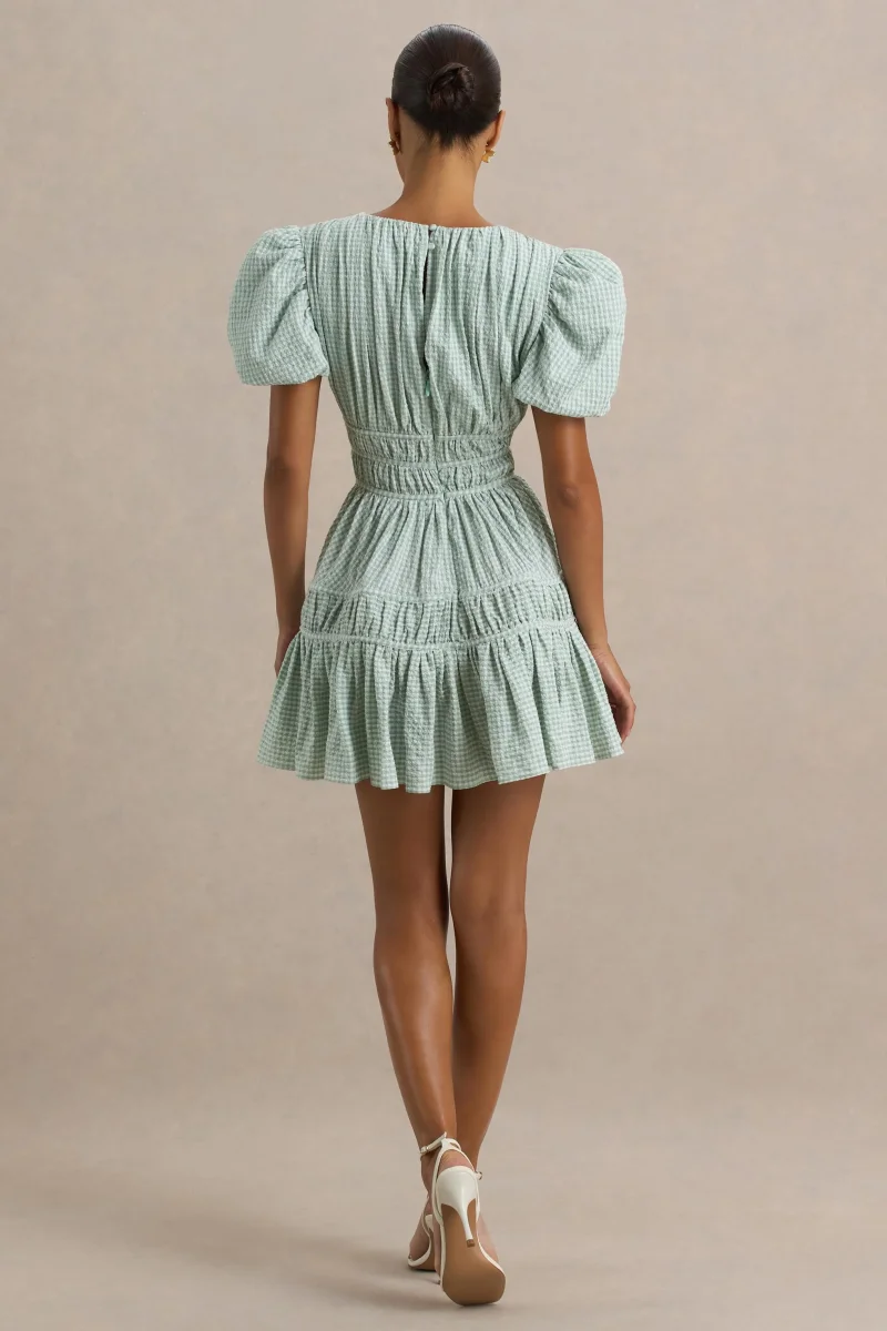 Laurelle | Vestido Corto Verde con Escote Profundo y Detalles de Volantes - Imagen 3