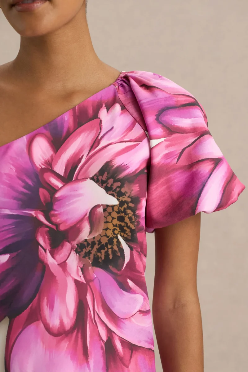 Anastasia | Vestido Largo Asimétrico Con Estampado Floral Grande y Detalle Fruncido - Imagen 7