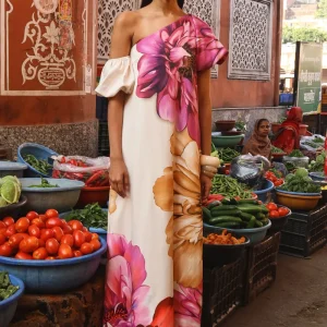 Anastasia | Vestido Largo Asimétrico Con Estampado Floral Grande y Detalle Fruncido