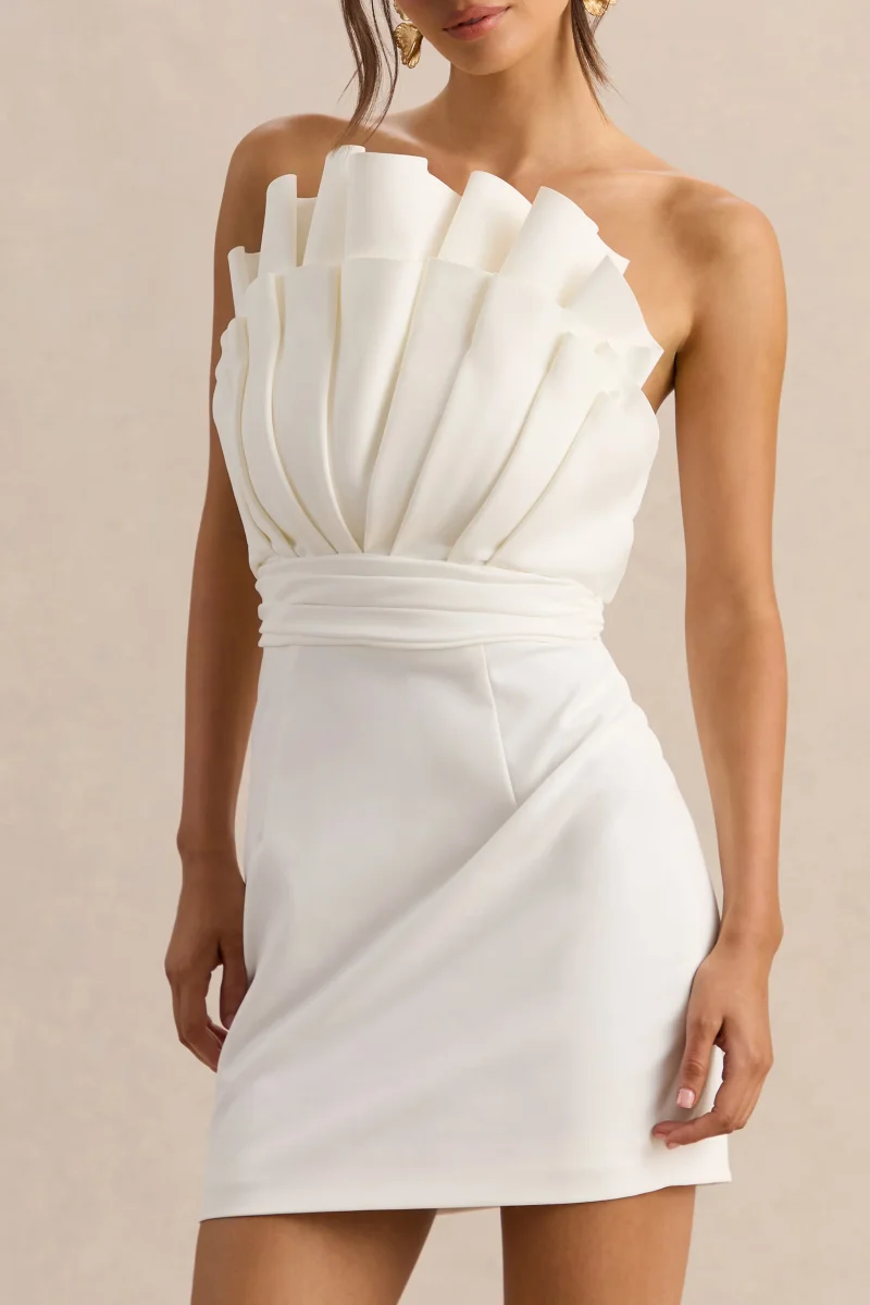 Pastoral | Vestido corto blanco con volantes y escote asimétrico - Imagen 7