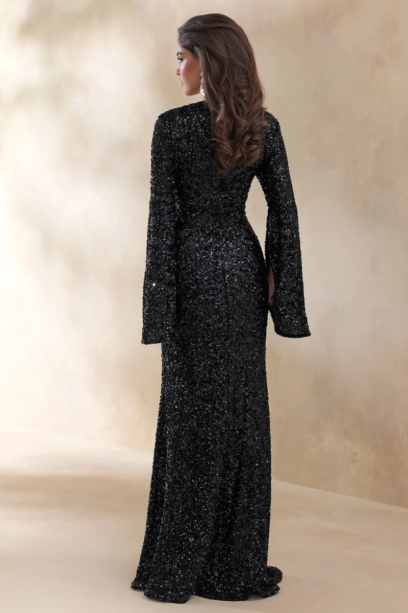 Romea | Vestido Largo Negro de Lentejuelas con Cuello Alto y Mangas Capa - Imagen 3