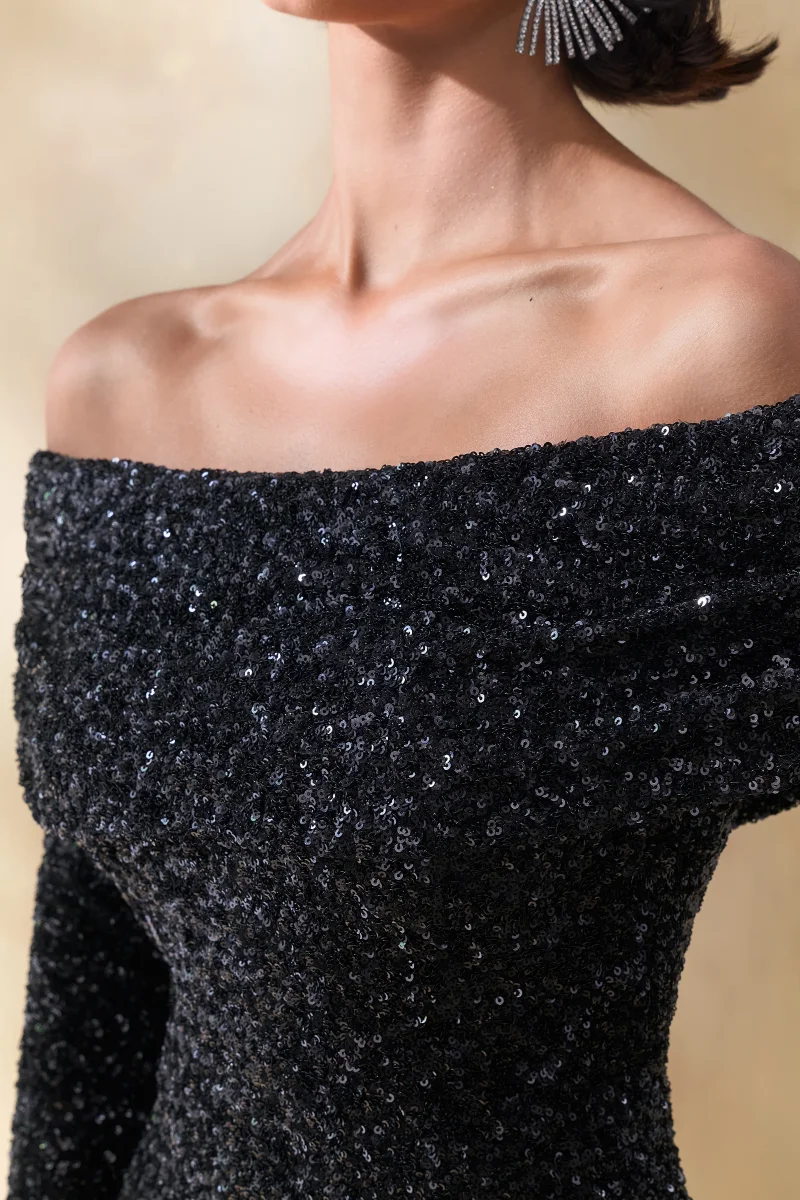 Obsession | Vestido largo de lentejuelas negro con escote bardot y mangas largas - Imagen 7