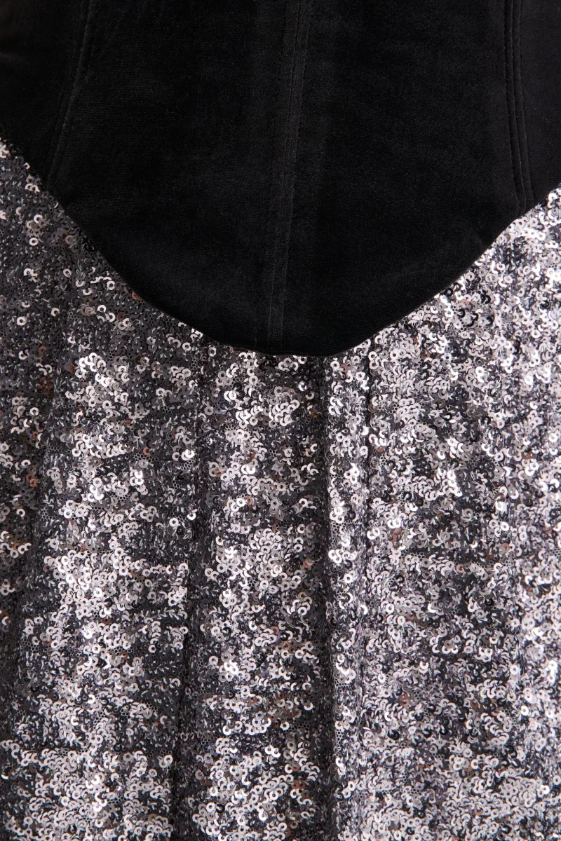 Aeris | Vestido Largo de Terciopelo Negro con Lentejuelas Plateadas y Escote Pronunciado - Imagen 8