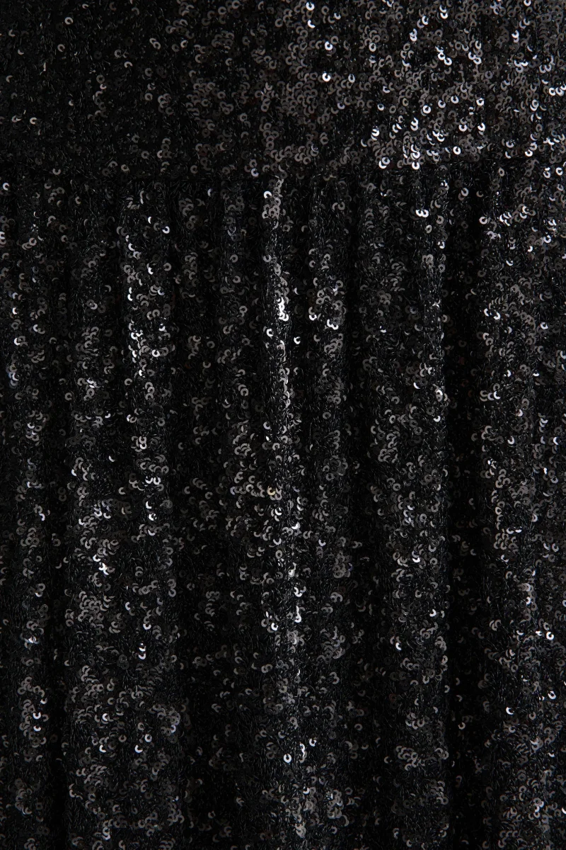 Allora | Vestido Largo negro de lentejuelas con escote bandeau y falda plisada - Imagen 7