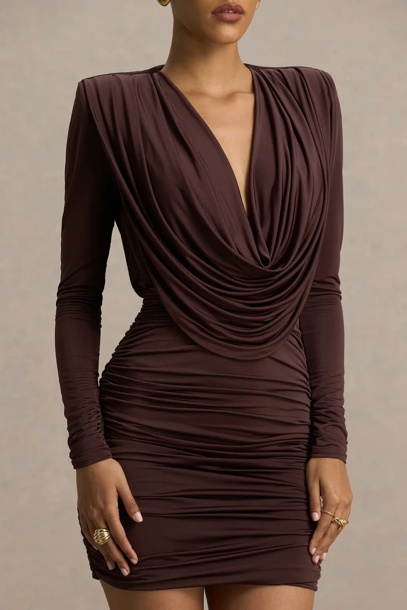 Ciela | Vestido Corto Marrón con Escote Profundo - Imagen 4