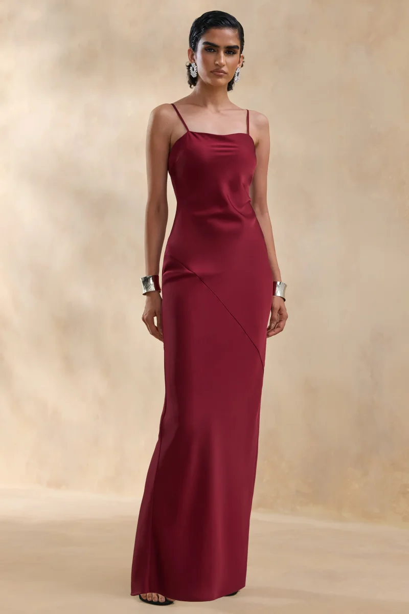 Yoli | Vestido Largo Satinado Burdeos con Capa Retorcida - Imagen 4