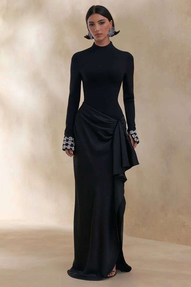 Starred | Vestido Largo Negro de Cuello Alto con Falda Envolvente de Satén y Puños Embellecidos - Imagen 2