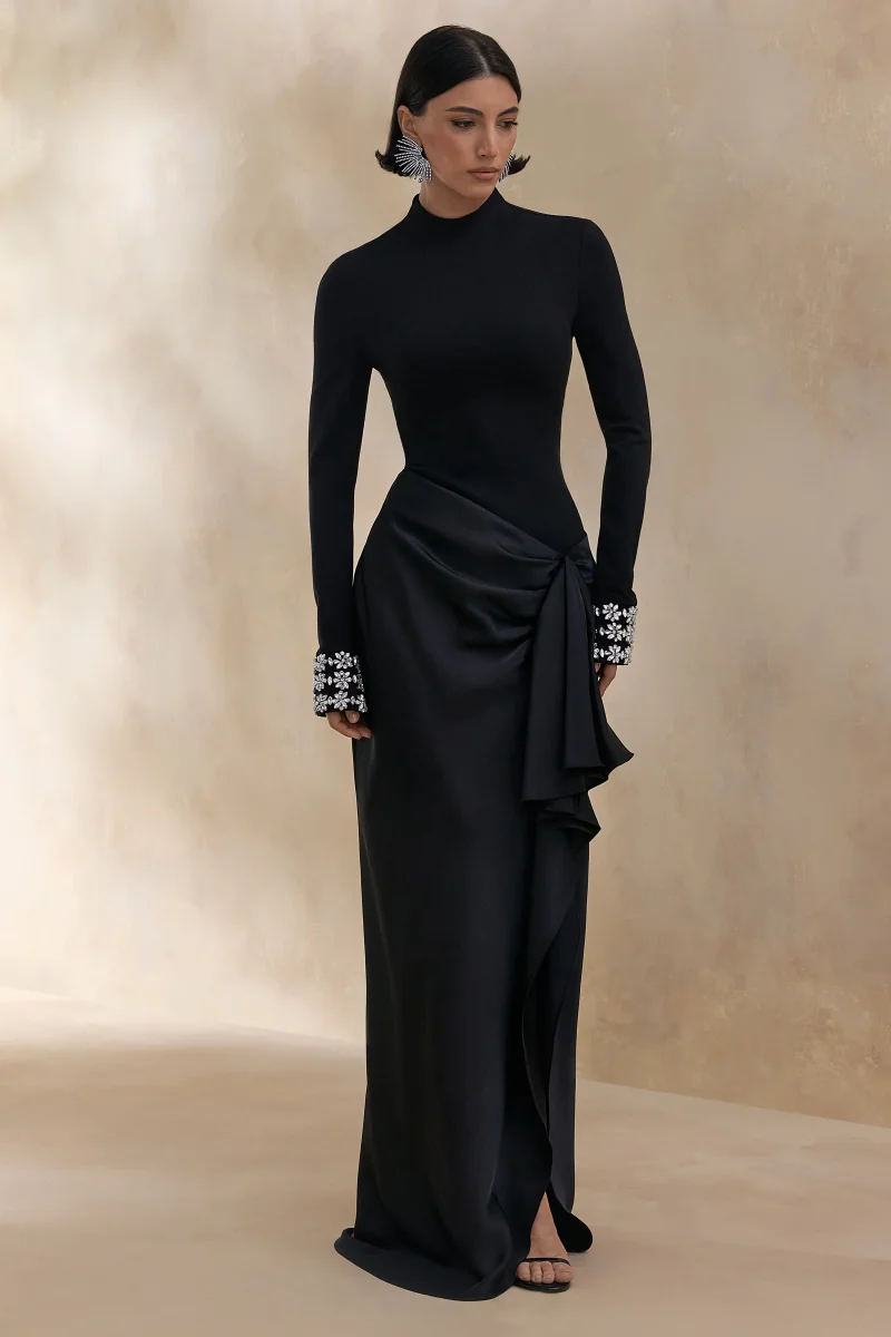 Starred | Vestido Largo Negro de Cuello Alto con Falda Envolvente de Satén y Puños Embellecidos - Imagen 7