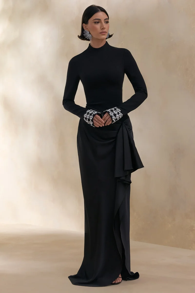 Starred | Vestido Largo Negro de Cuello Alto con Falda Envolvente de Satén y Puños Embellecidos - Imagen 6