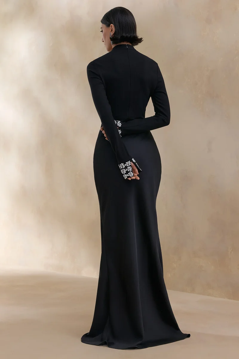 Starred | Vestido Largo Negro de Cuello Alto con Falda Envolvente de Satén y Puños Embellecidos - Imagen 3