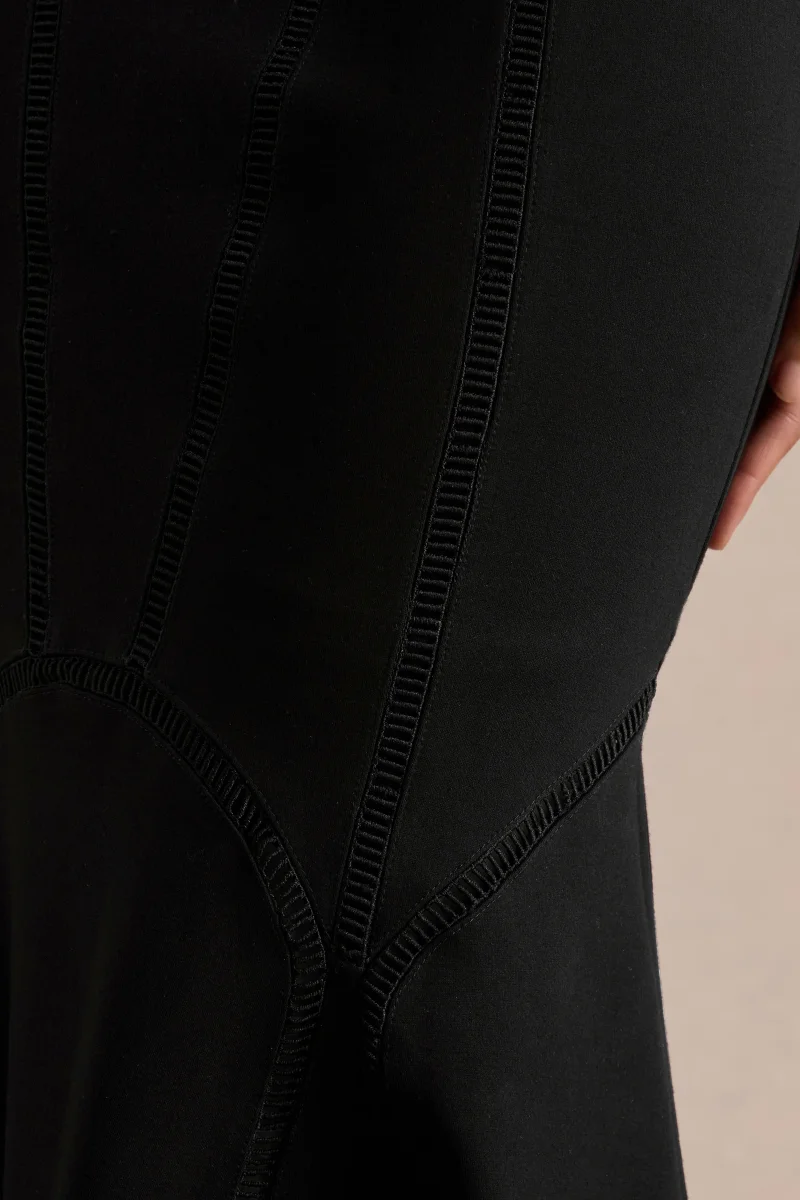 Sally | Vestido Midi Negro Con Cuello Redondo Y Talle Bajo - Imagen 7