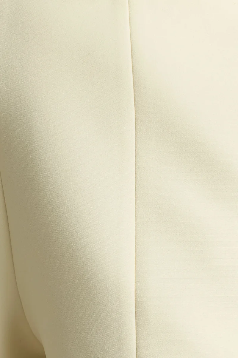 Lina | Shorts Entallados Color Crema - Imagen 7