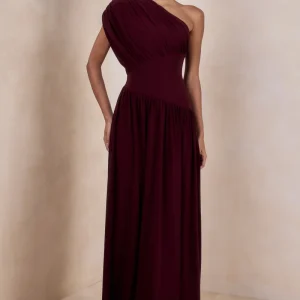 Kelsey | Vestido Largo Burdeos Con Escote Asimétrico Y Detalles Fruncidos