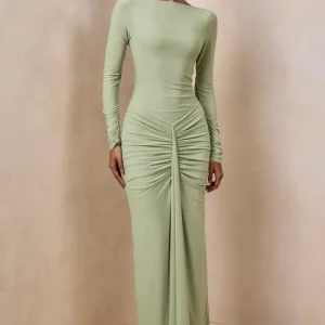 Matilda | Vestido Largo Verde Claro Con Escote Barco y Detalle Fruncido
