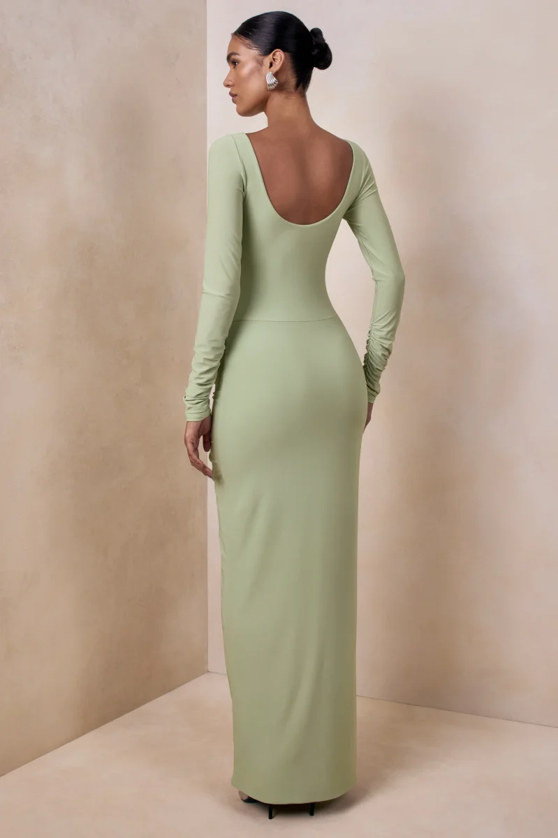 Matilda | Vestido Largo Verde Claro Con Escote Barco y Detalle Fruncido - Imagen 3