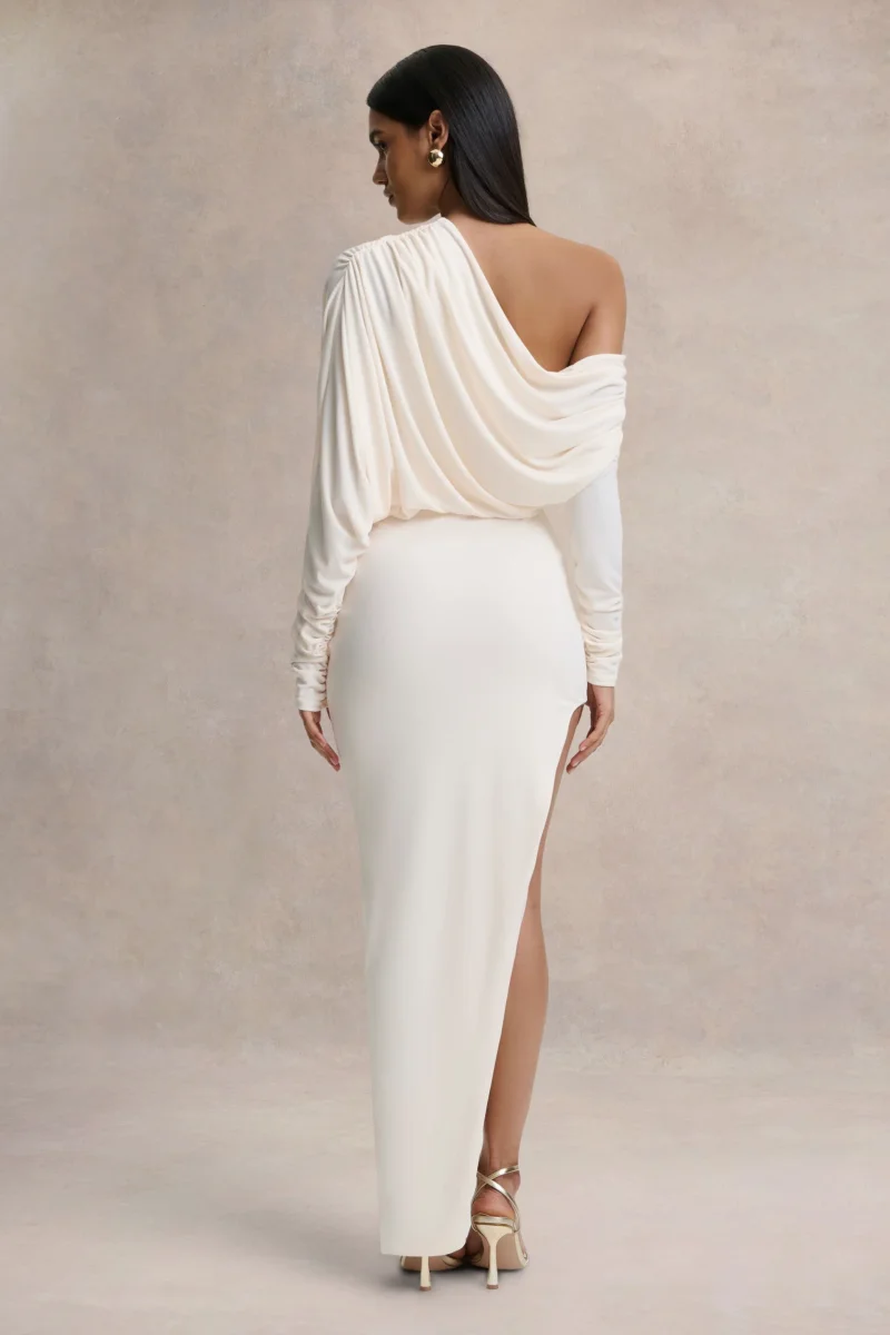 Olivia | Vestido Largo Crema de Escote Asimétrico con Detalle Fruncido y Abertura Frontal - Imagen 3