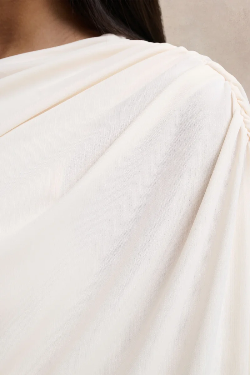 Olivia | Vestido Largo Crema de Escote Asimétrico con Detalle Fruncido y Abertura Frontal - Imagen 7