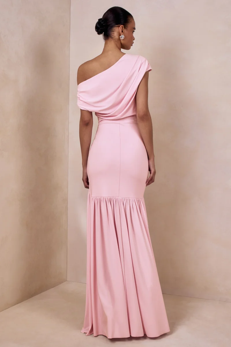 Kady | Vestido largo rosa con escote asimétrico y detalle fruncido - Imagen 3