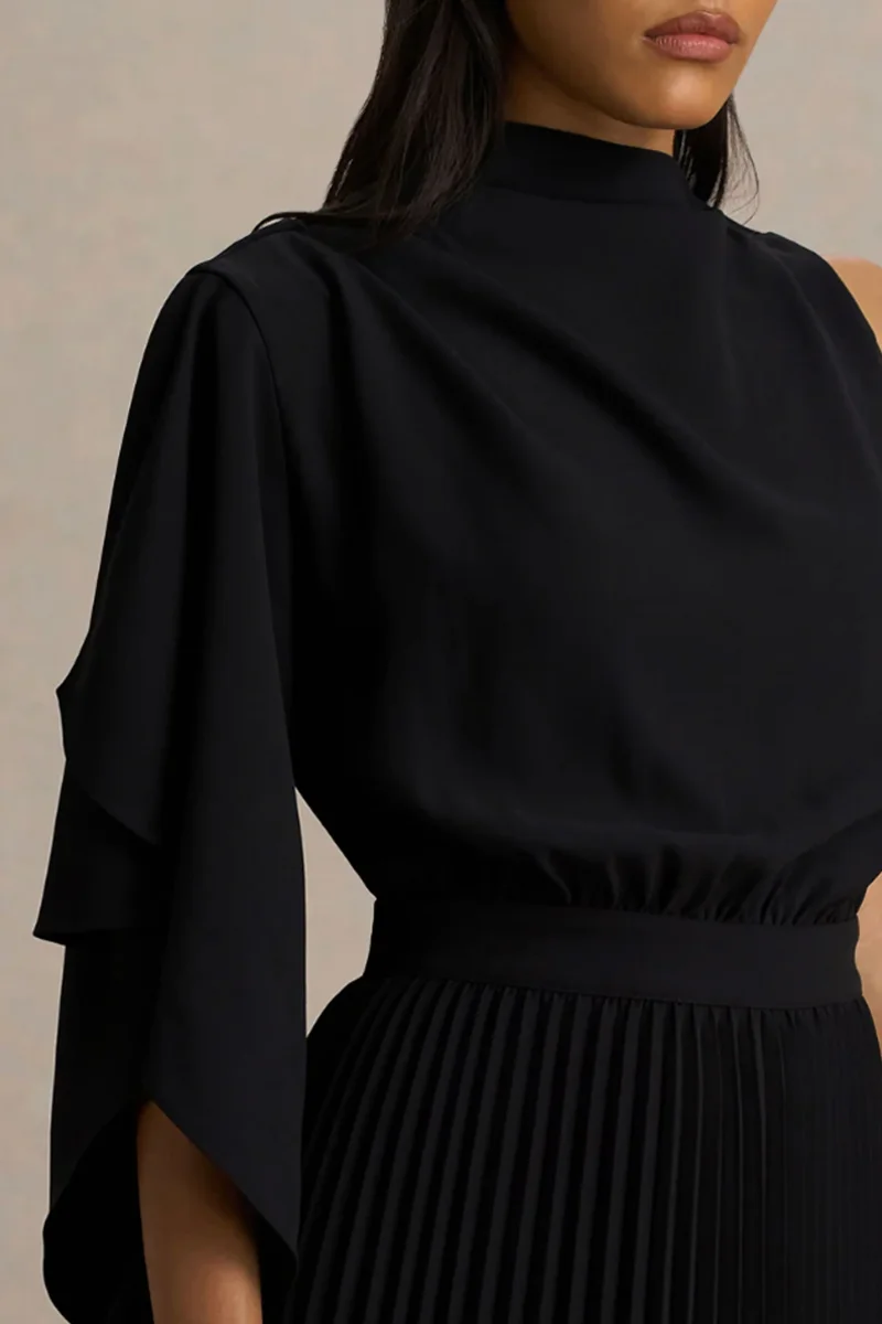 Jimena | Vestido Midi Negro De Manga Larga con Cuello Alto y Detalles Plisados - Imagen 4
