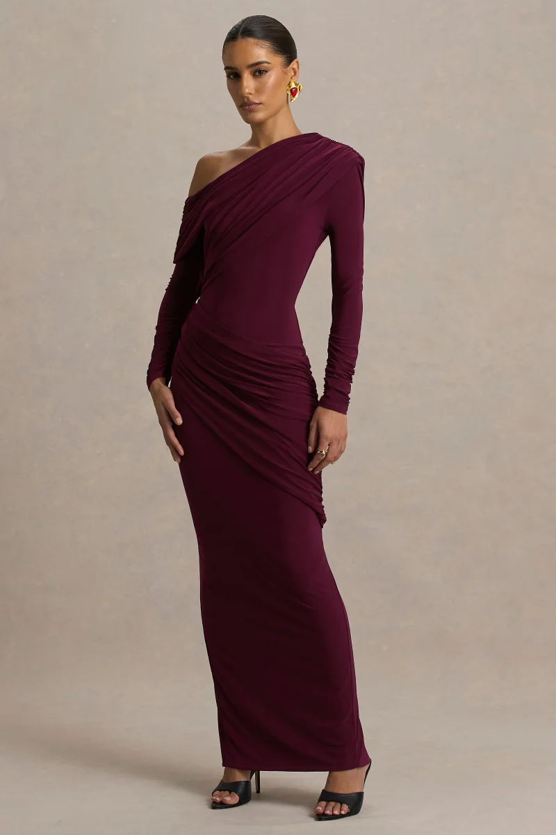 Perrie | Vestido Largo Burdeos Con Escote Asimétrico Y Detalles Fruncidos - Imagen 5