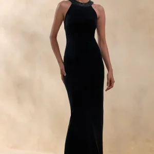 Darya | Vestido Largo negro de terciopelo con cuello alto ornamentado