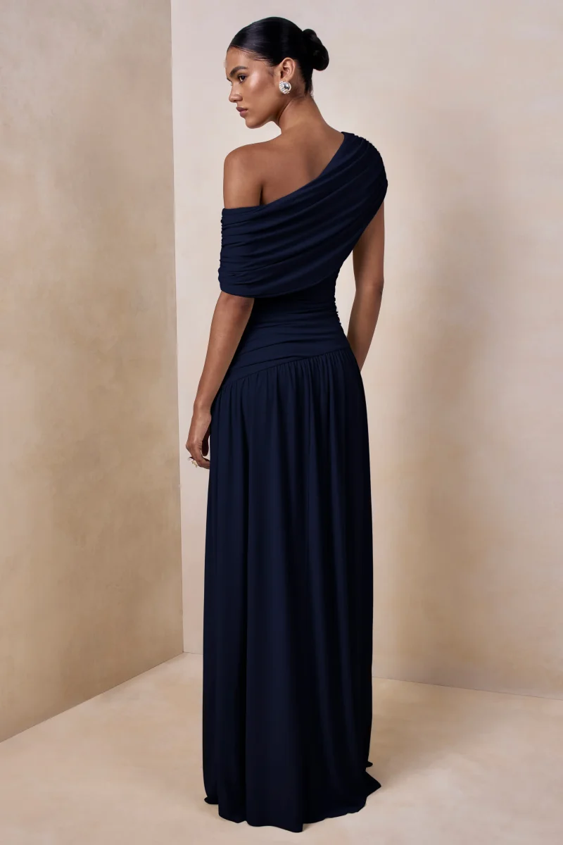 Emberly | Vestido Largo Azul Marino con Escote Asimétrico Drapeado y Cintura Caída - Imagen 3