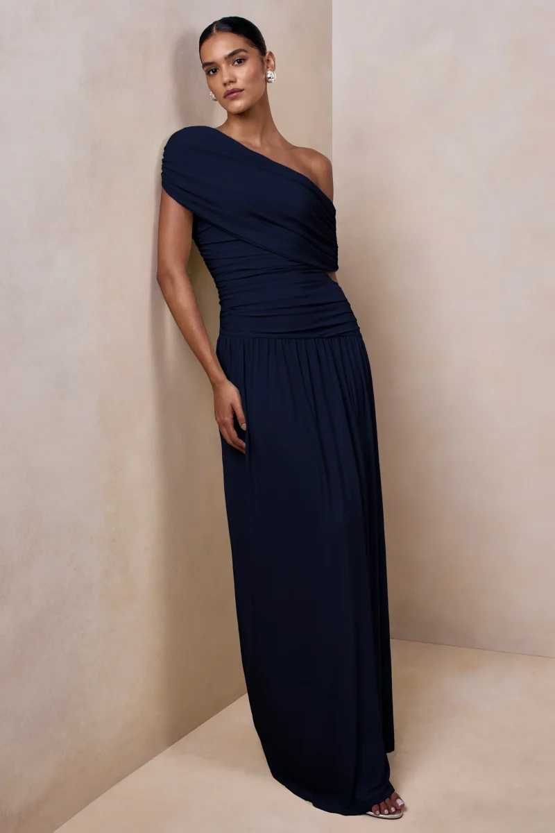 Emberly | Vestido Largo Azul Marino con Escote Asimétrico Drapeado y Cintura Caída - Imagen 6
