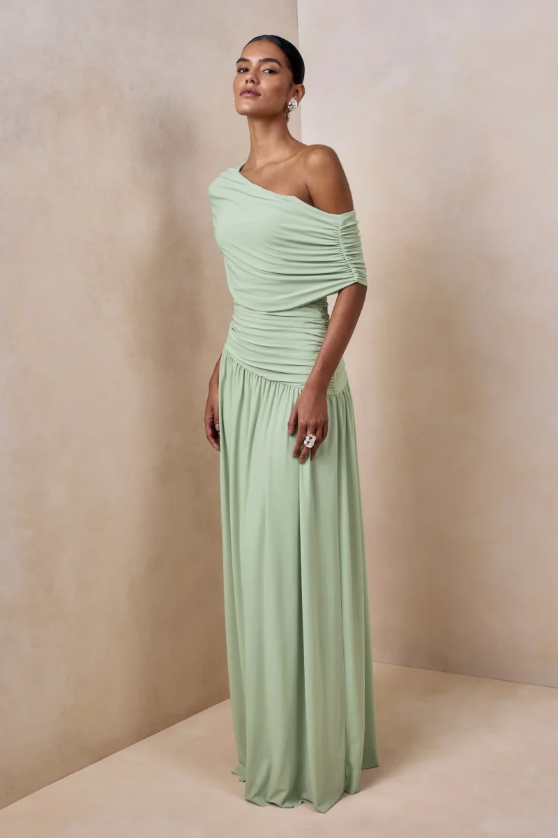 Emberly | Vestido largo verde con escote asimétrico y cintura caída - Imagen 6