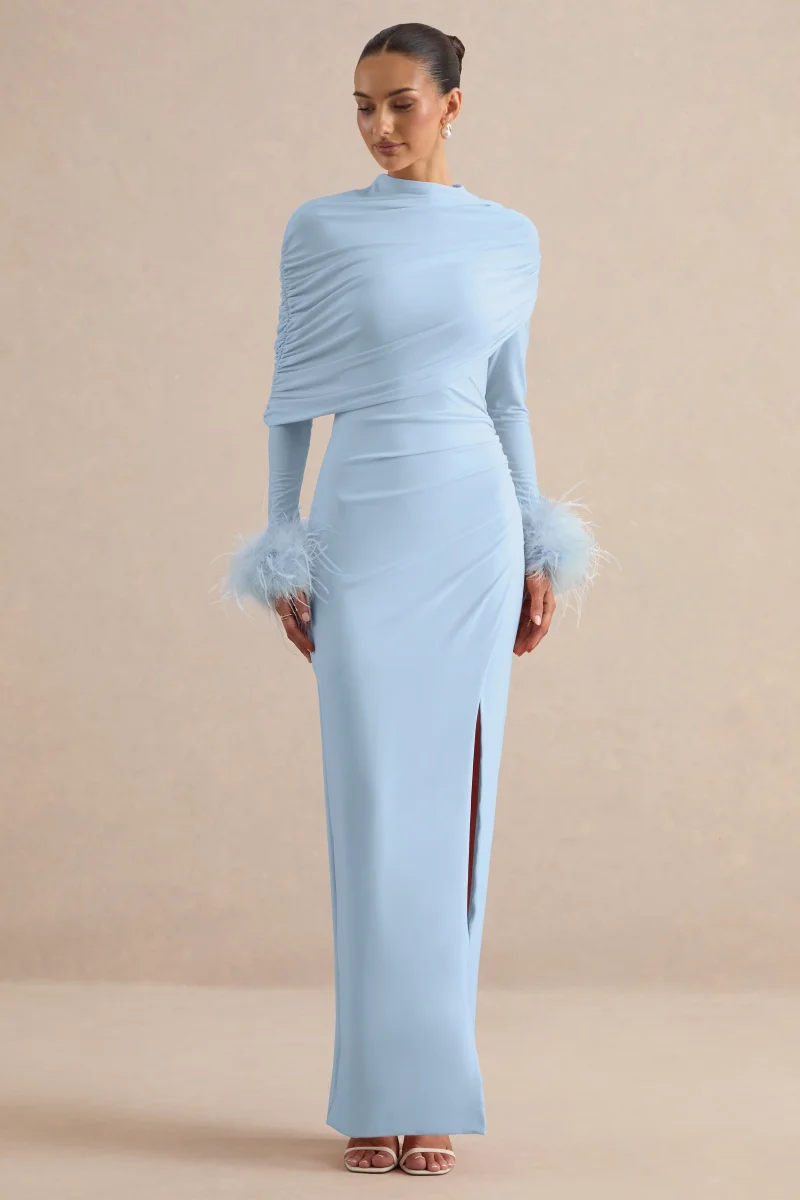 Gatsby | Vestido Largo Azul Claro De Jersey Con Cuello Alto Y Puños Con Plumas